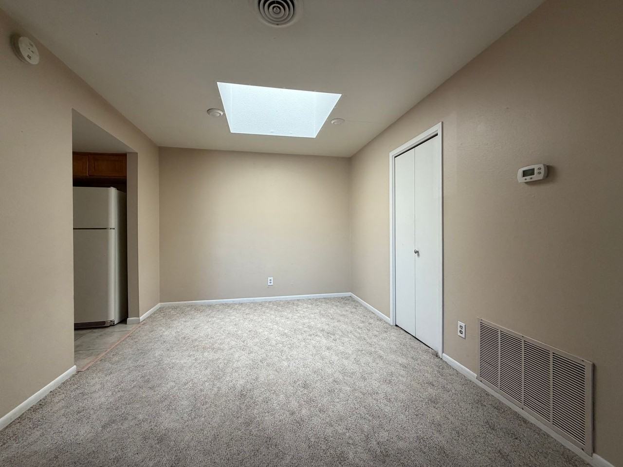 1014 Plaza Del Sol - Photo 4 of 12