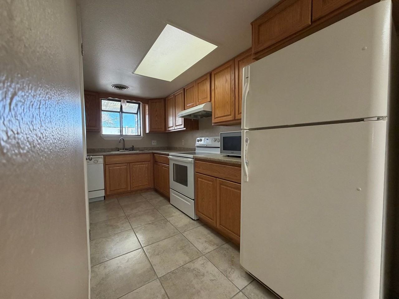 1014 Plaza Del Sol - Photo 5 of 12