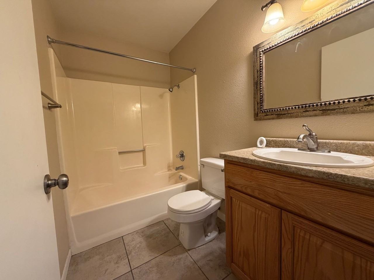1014 Plaza Del Sol - Photo 7 of 12