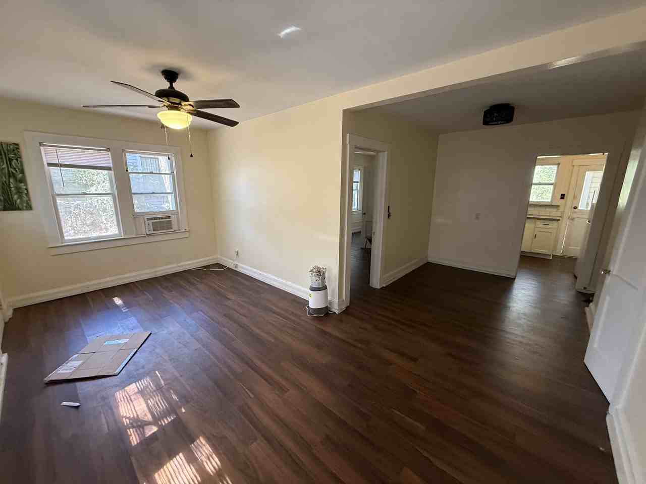 824 East University Avenue - Photo 4 of 37