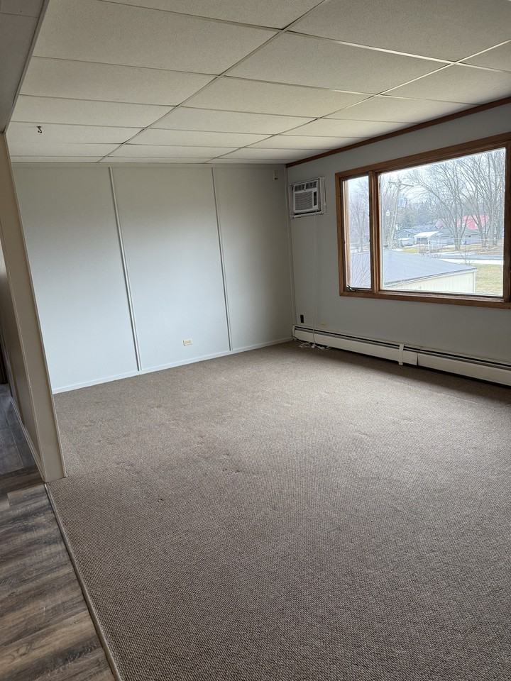 613 East 6th Street - Photo 5 of 11