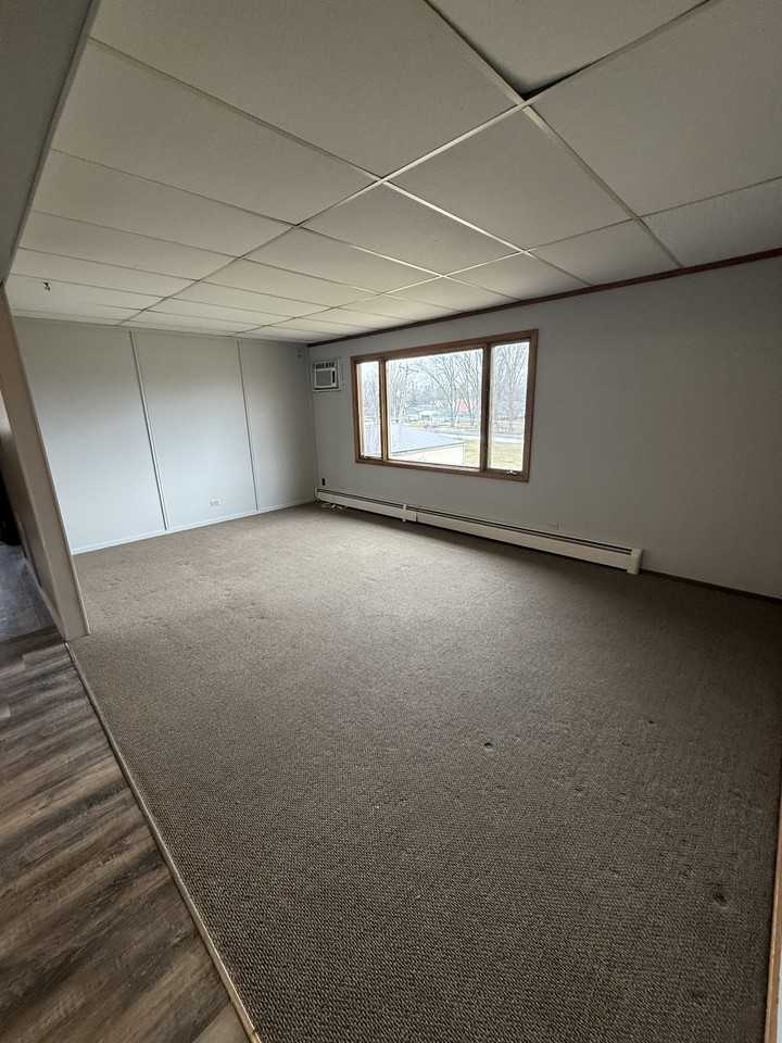 613 East 6th Street - Photo 6 of 11