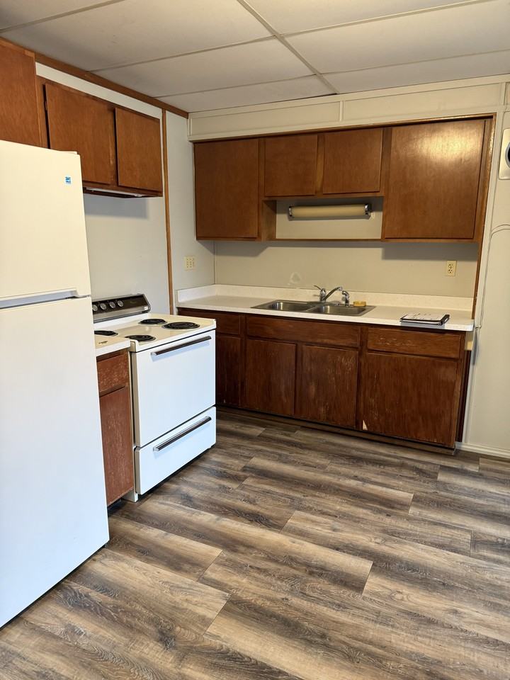 613 East 6th Street - Photo 7 of 11