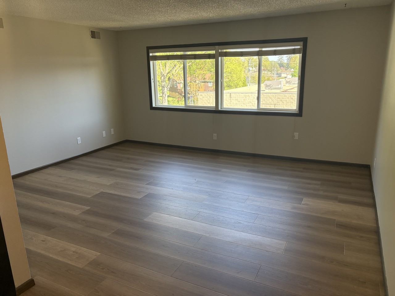 Waterloo Road 1706-1720 - Photo 3 of 8