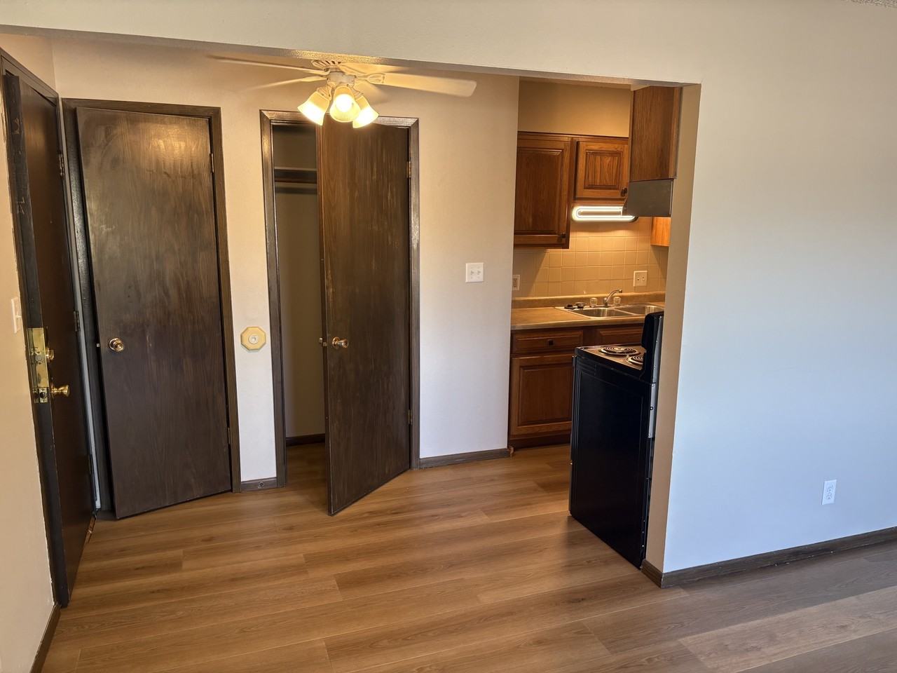 Waterloo Road 1706-1720 - Photo 4 of 8