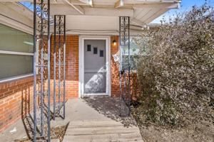 featured image of 2306 Sw 8th Ave