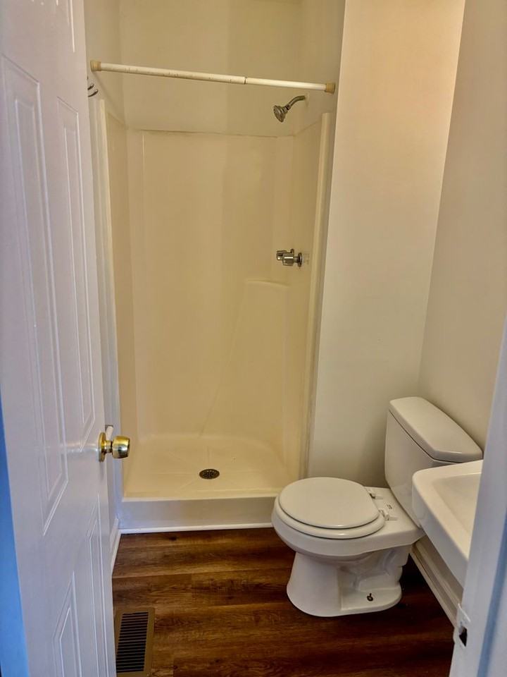 302 Susan Constant Dr - Photo 7 of 10