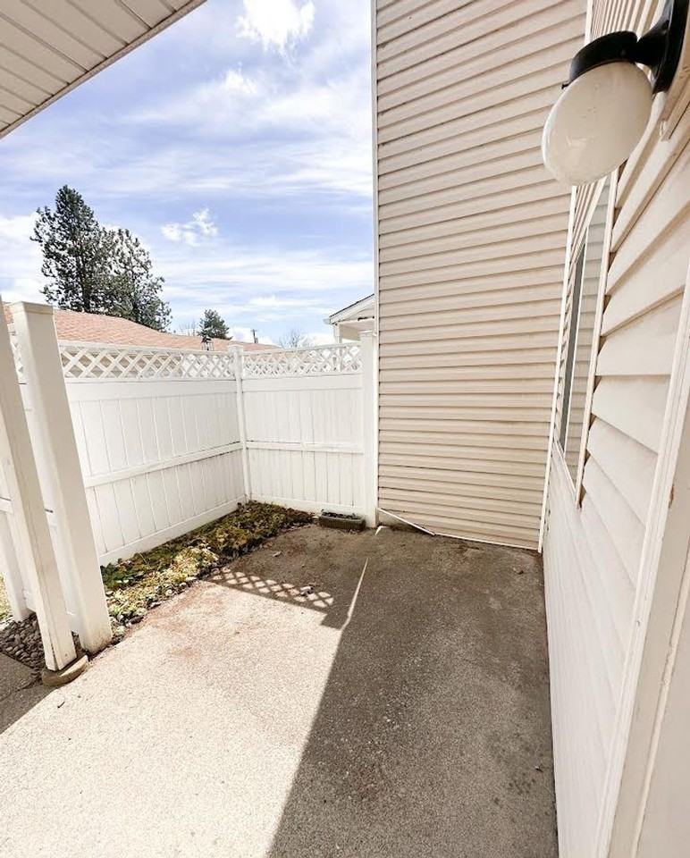 Appleway Apartments - Photo 3 of 12