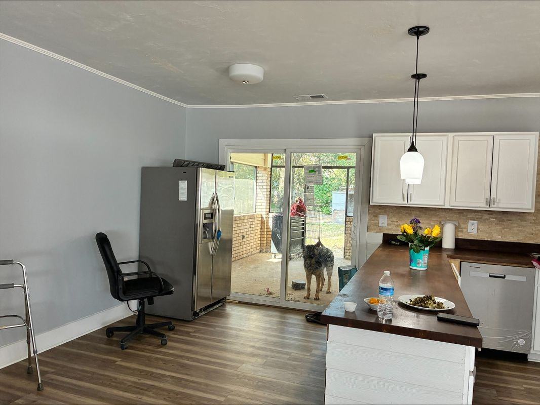 1852 Hopkins Dr - Photo 2 of 6