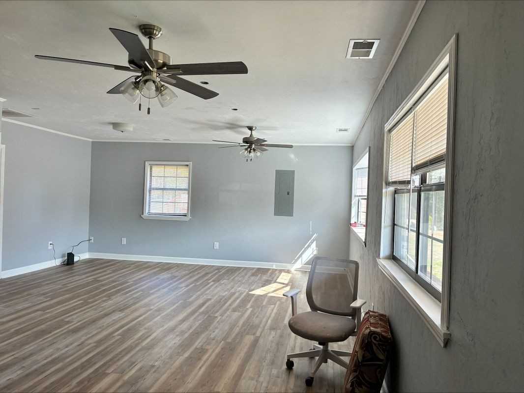 1852 Hopkins Dr - Photo 4 of 6