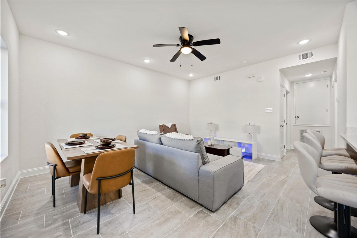 9129 Brandon St - Photo 2 of 15