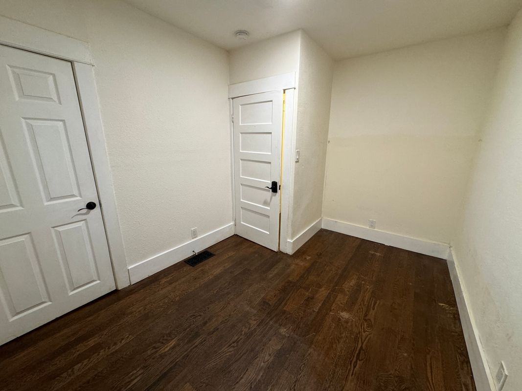 1433 W 24th St - Photo 5 of 5