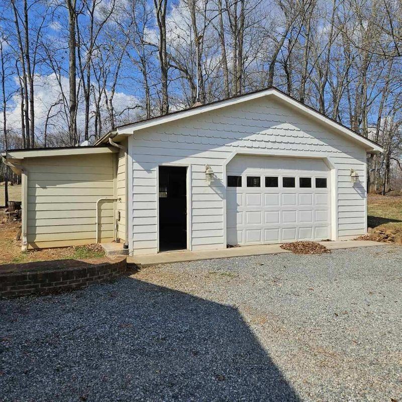 1219 Gosling Dr - Photo 4 of 25