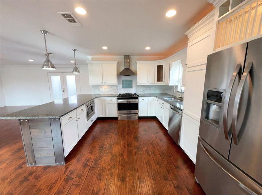 8541 Strathmore Dr - Photo 2 of 16