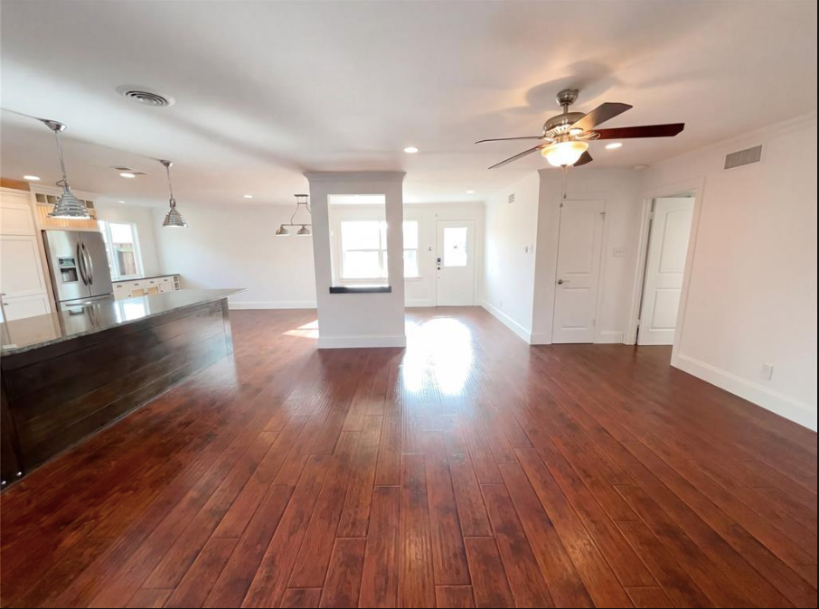 8541 Strathmore Dr - Photo 3 of 16