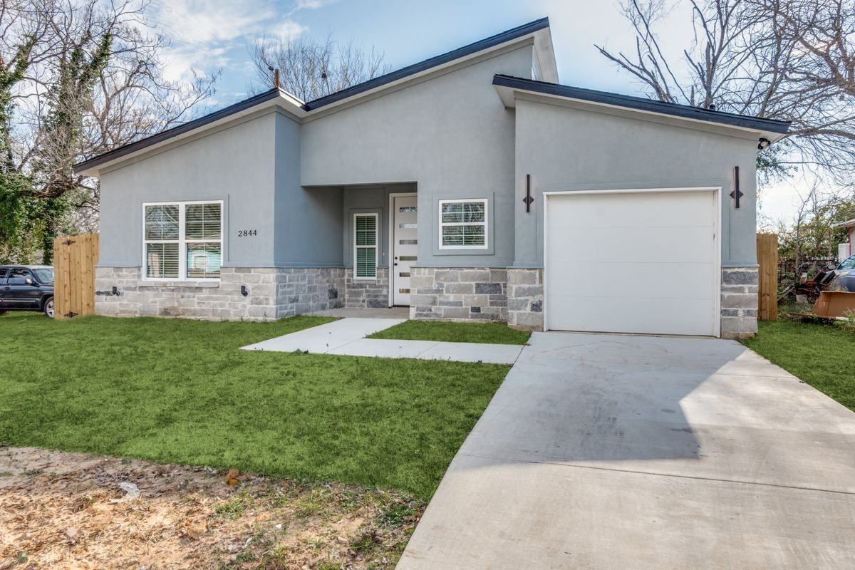 2844 Oakdale St - Photo 2 of 25