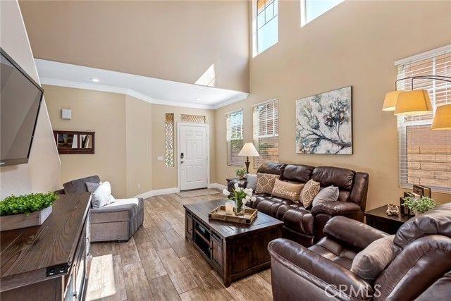 525 Shadow Ln - Photo 3 of 12
