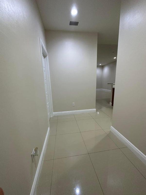 922 Se 6th Ct - Photo 2 of 13