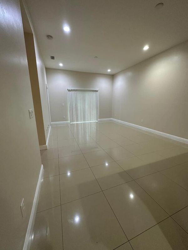 922 Se 6th Ct - Photo 5 of 13