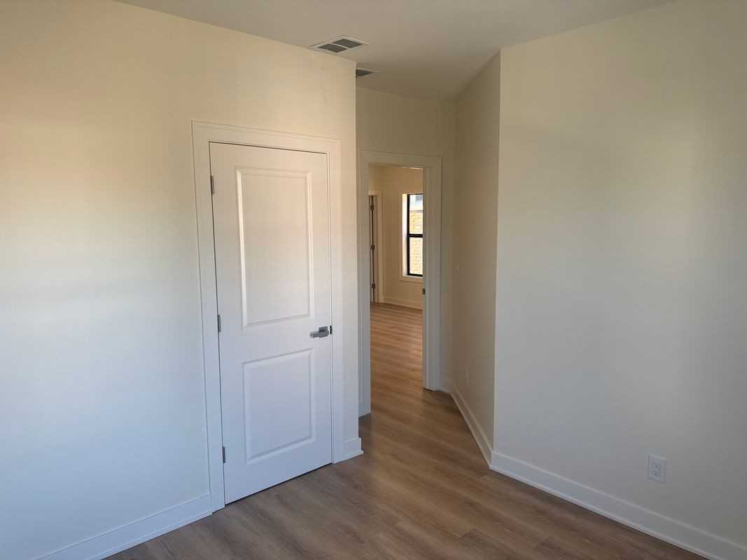 6183 Hecla St - Photo 3 of 11