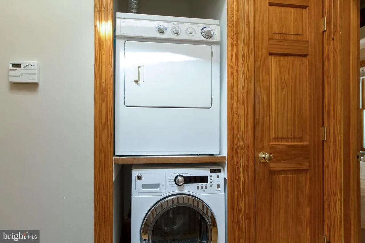 447 17th St Se ##1 - Photo 7 of 9