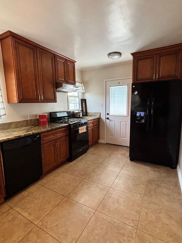 344 N Spruce St - Photo 2 of 6