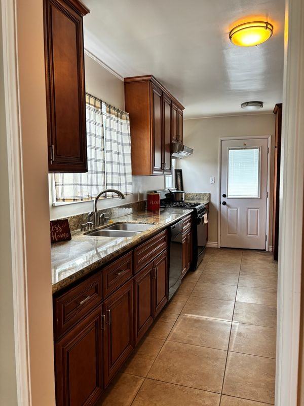 344 N Spruce St - Photo 4 of 6