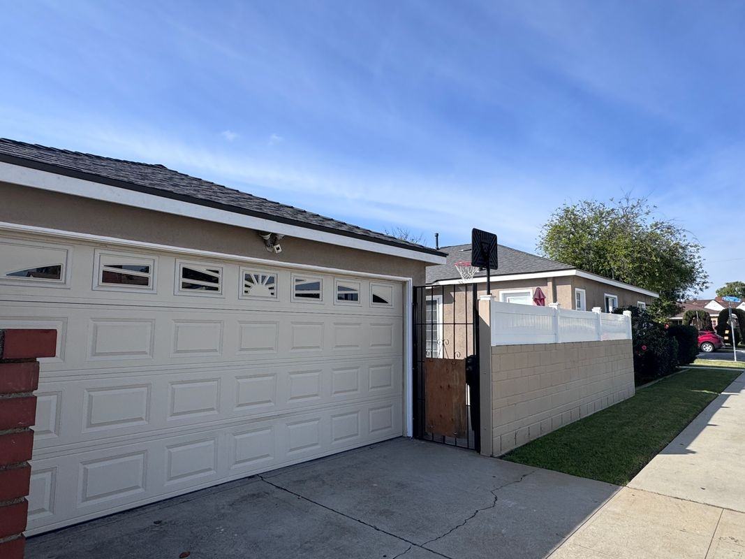 344 N Spruce St - Photo 5 of 6