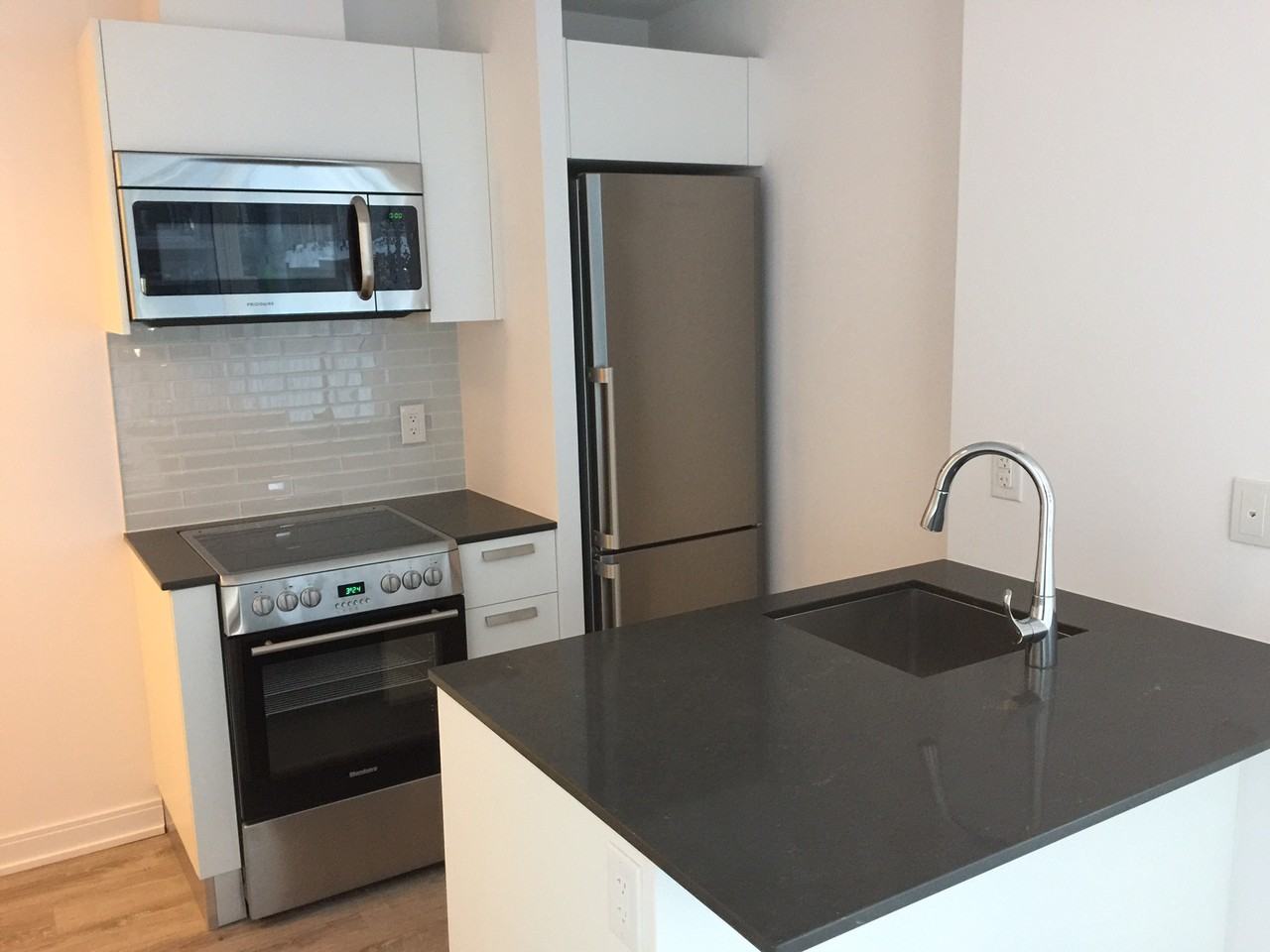 42 Charles Street East #1008 - Photo 4 of 8