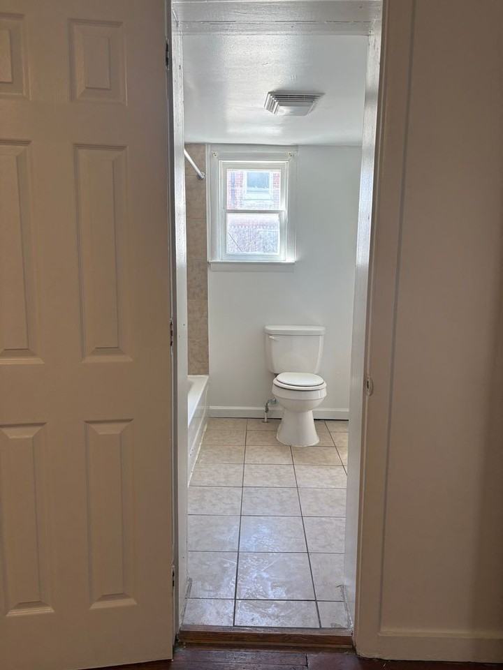 612 E Market St #1F - Photo 2 of 11