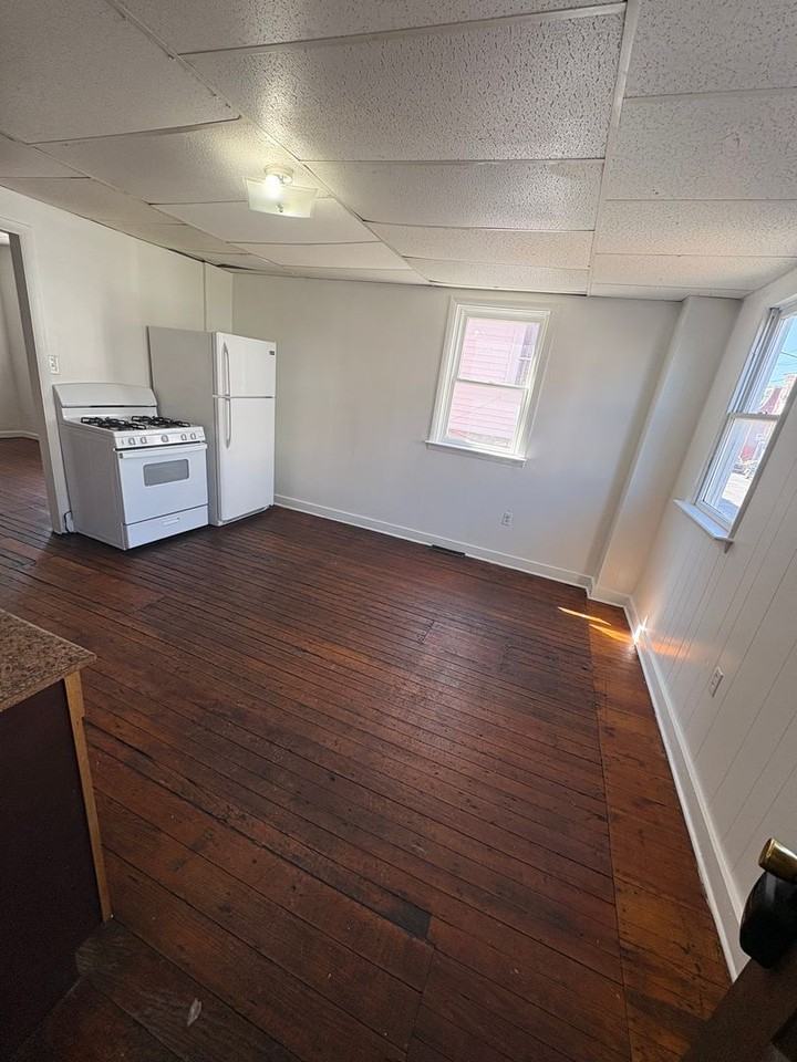 612 E Market St #1F - Photo 4 of 11