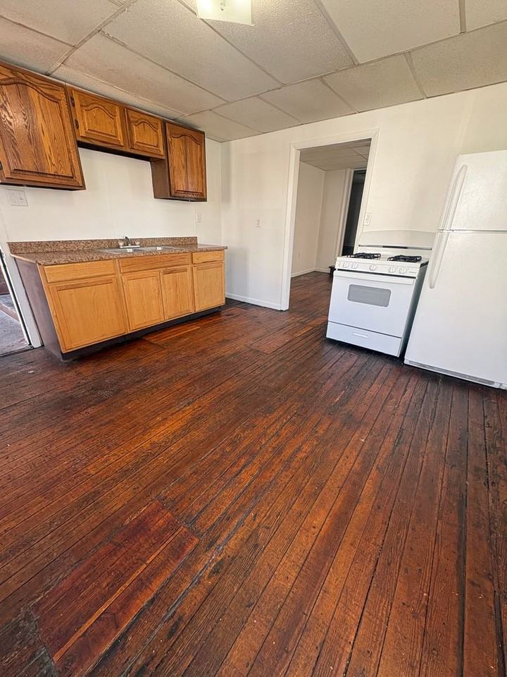 612 E Market St #1F - Photo 5 of 11