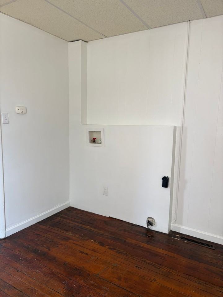 612 E Market St #1F - Photo 7 of 11