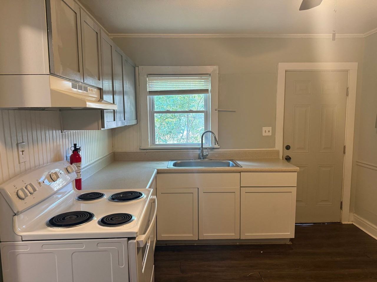 1204 Julia Ave - Photo 3 of 7