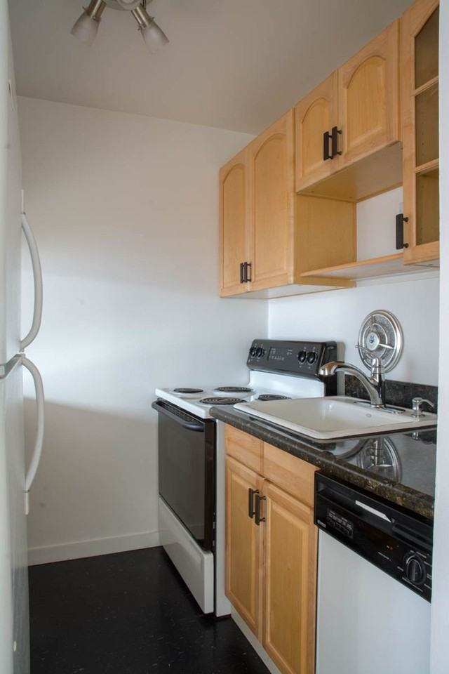 Bellevue Manor Apartements - Photo 4 of 28