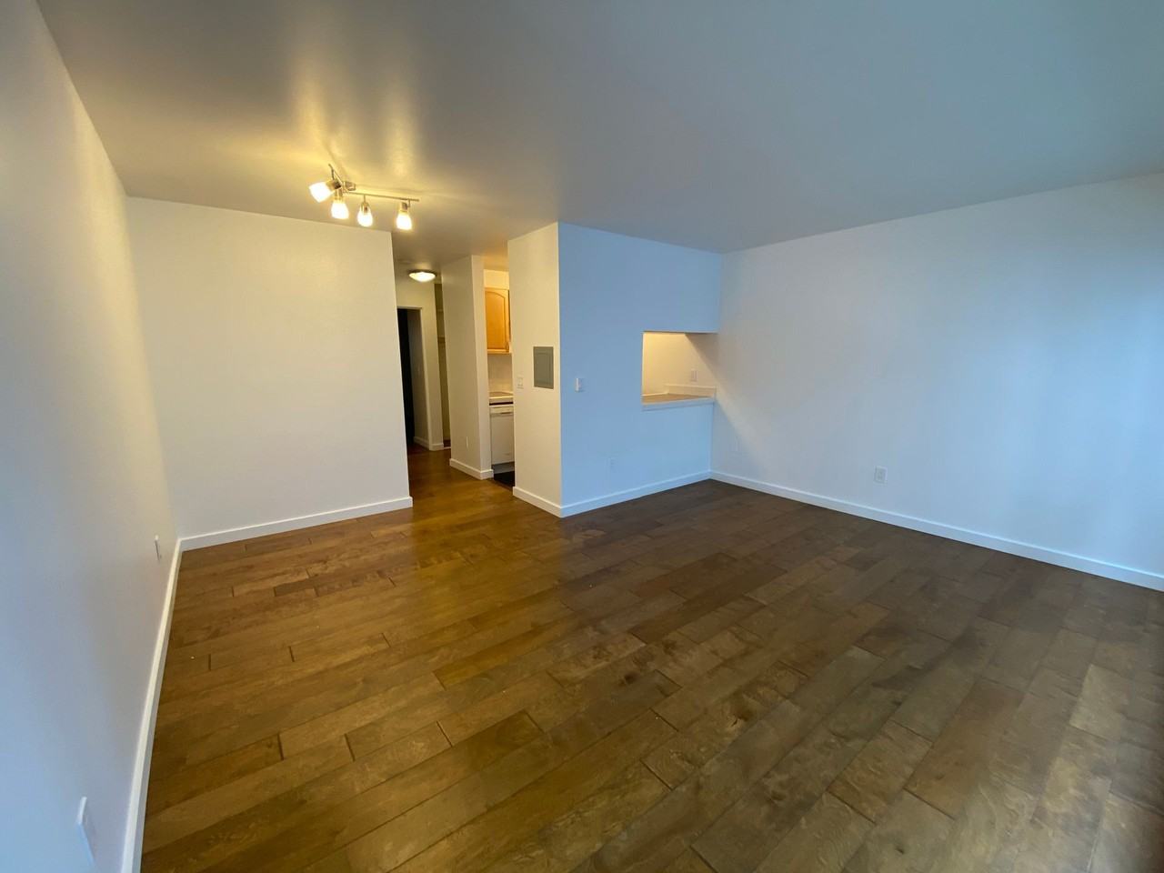 Bellevue Manor Apartements - Photo 5 of 28