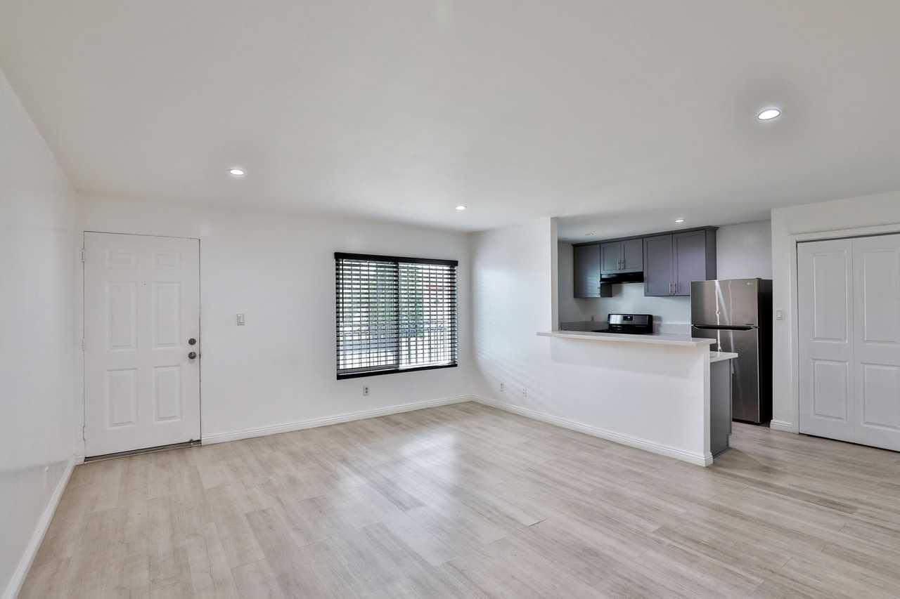 1881 Jefferson Blvd - Photo 7 of 13