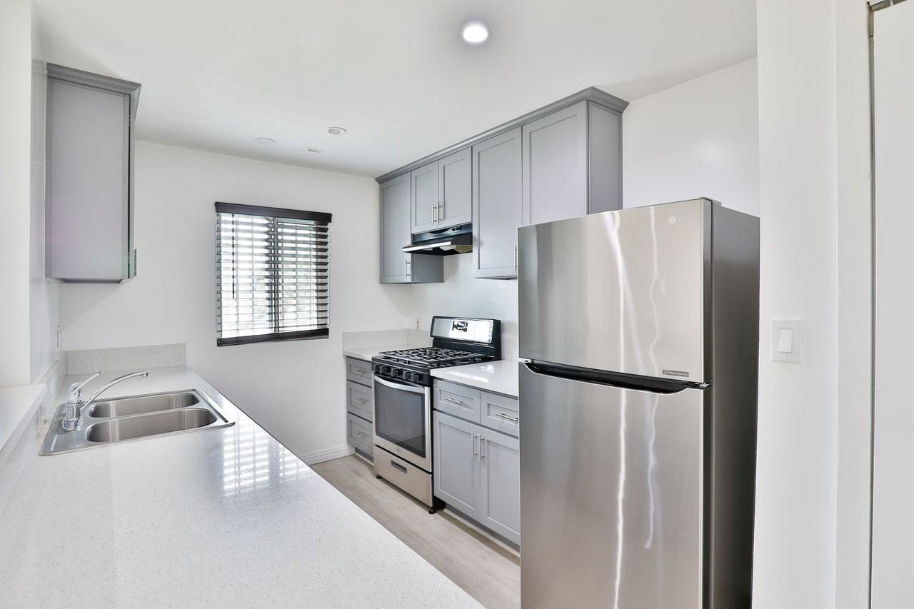 1881 Jefferson Blvd - Photo 7 of 50