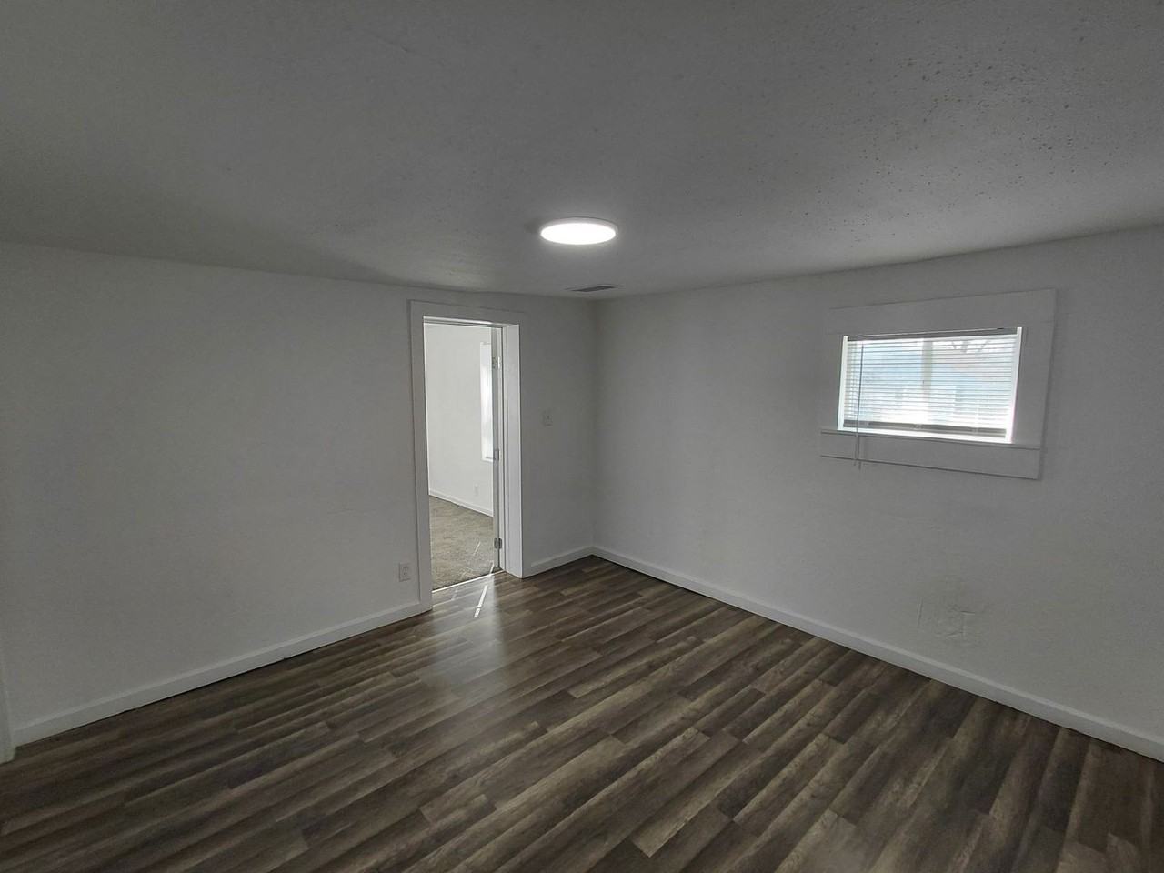 1004 E Walnut St - Photo 3 of 13