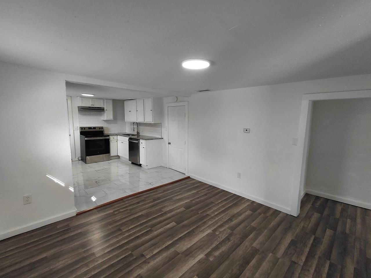 1004 E Walnut St - Photo 4 of 13