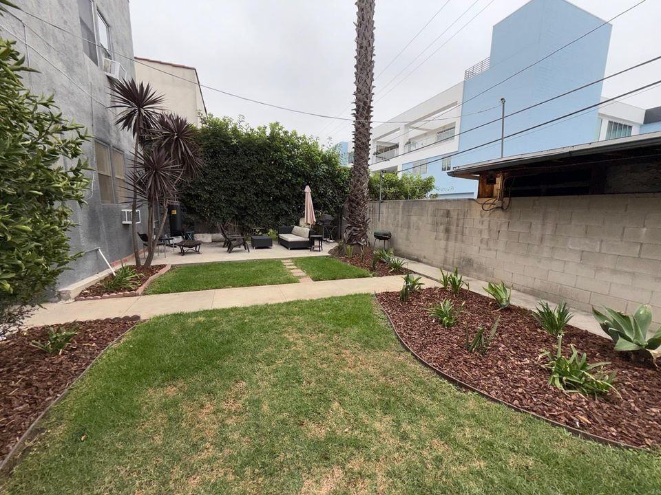 339 N Orange Gro - Photo 5 of 6