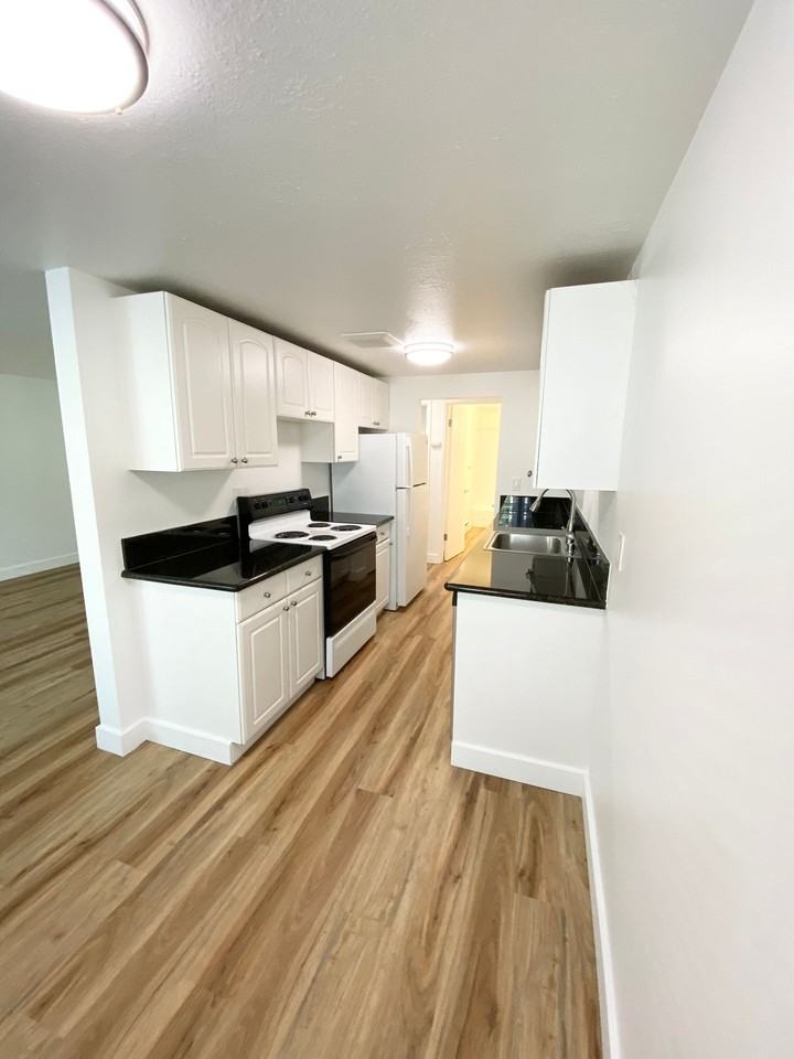 Rose Apartments - Photo 5 of 6