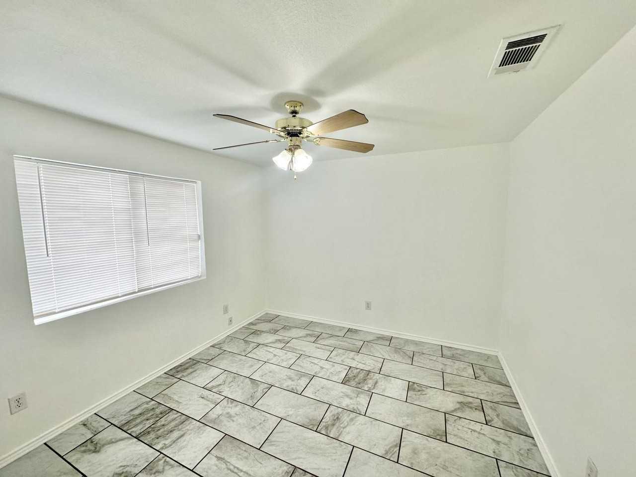 3907 Fieldcrest Dr - Photo 3 of 13