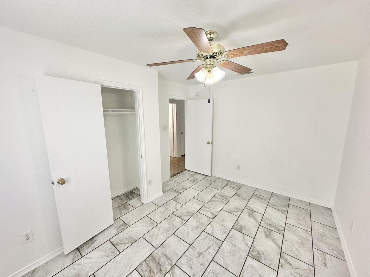 3907 Fieldcrest Dr - Photo 5 of 13