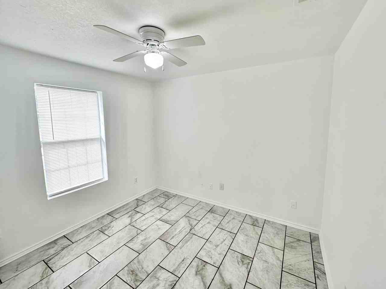 3907 Fieldcrest Dr - Photo 7 of 13