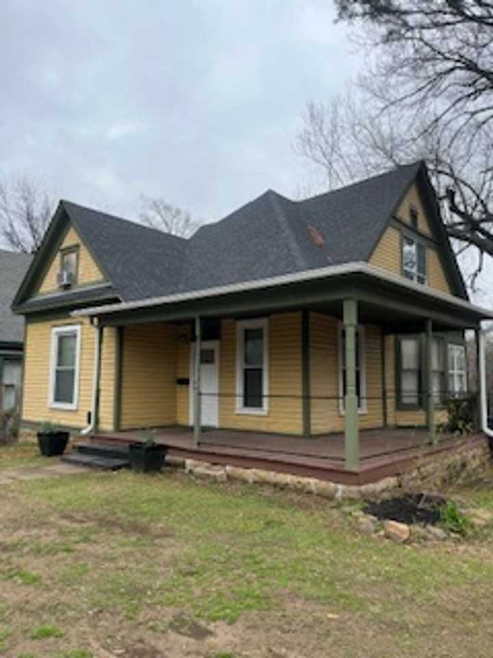 923 S 18th St - Photo 2 of 8