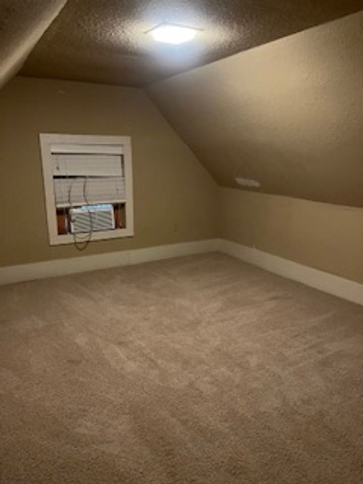 923 S 18th St - Photo 5 of 8