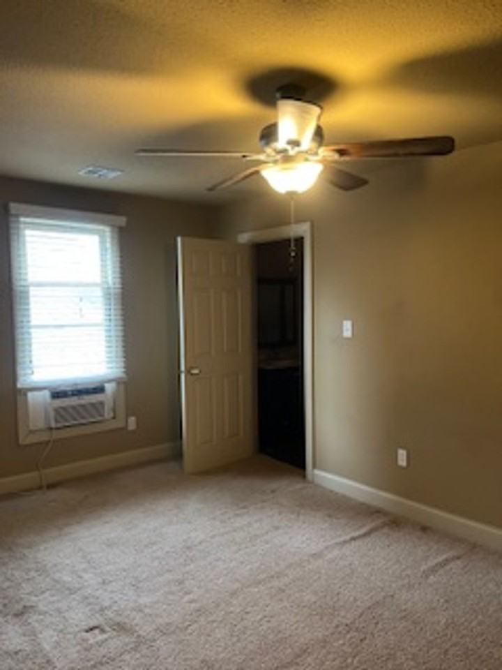 923 S 18th St - Photo 7 of 8