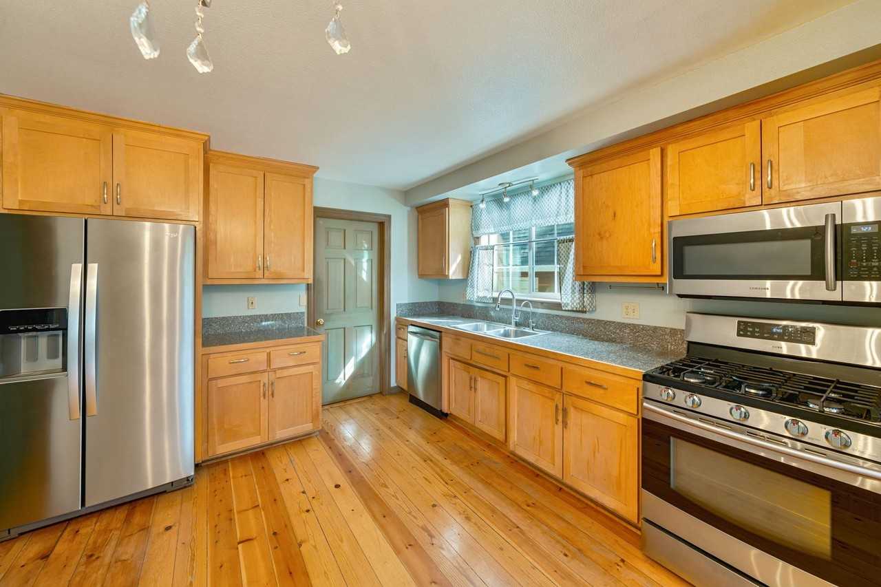 4036 Valley Vista Dr - Photo 3 of 38