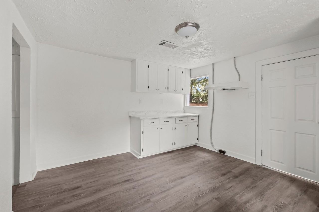 253 John Morris Ave - Photo 2 of 14